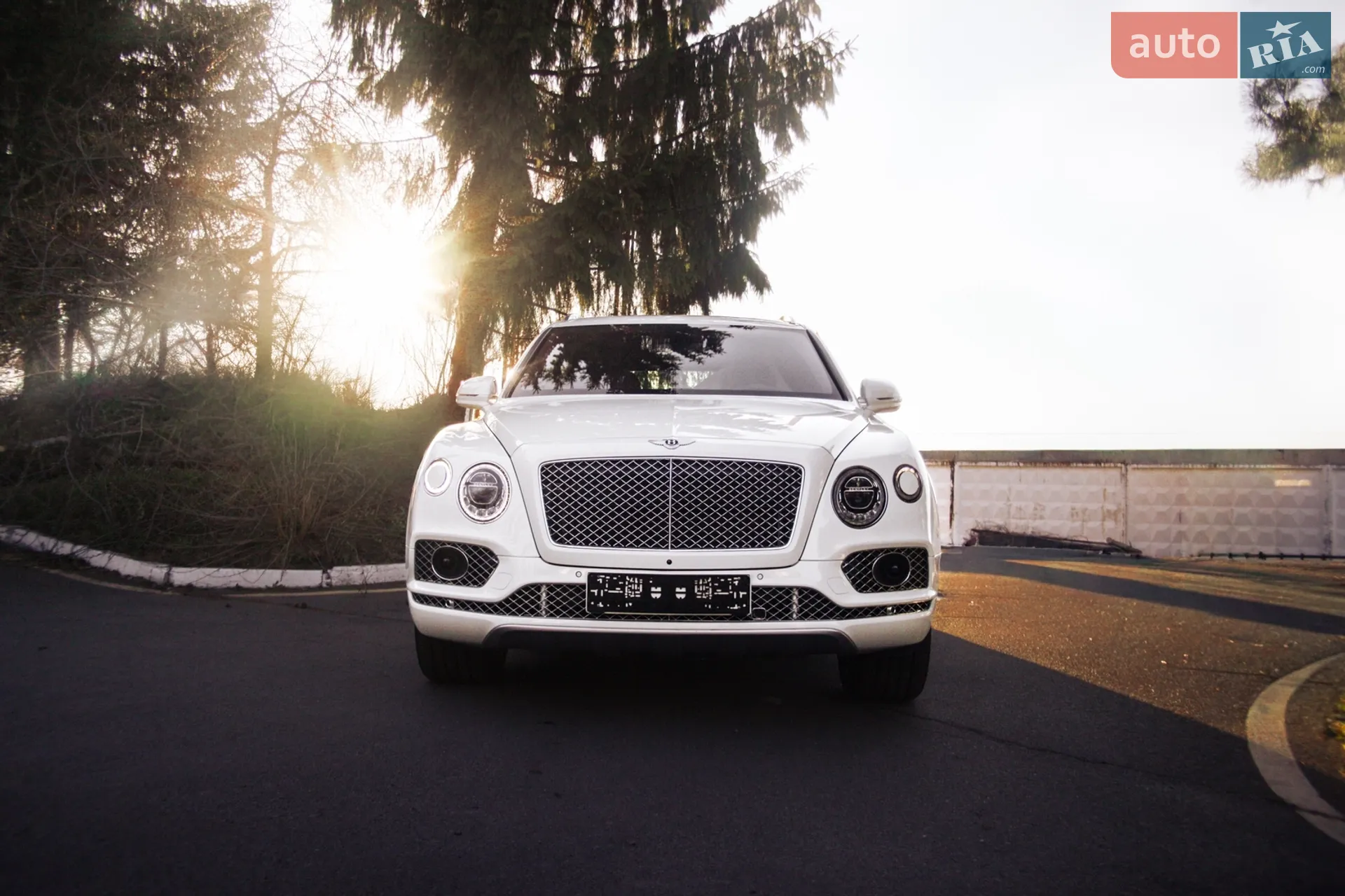 2017 Bentley Bentayga - мініатюра 2