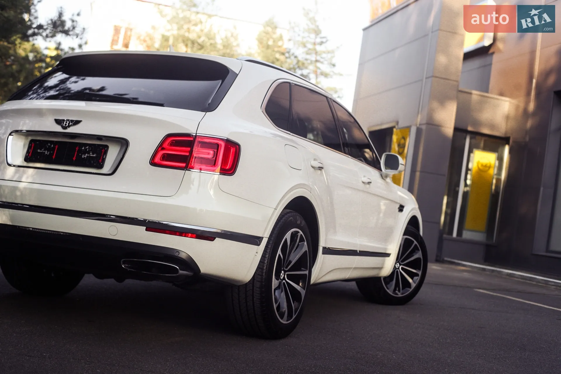 2017 Bentley Bentayga - мініатюра 16