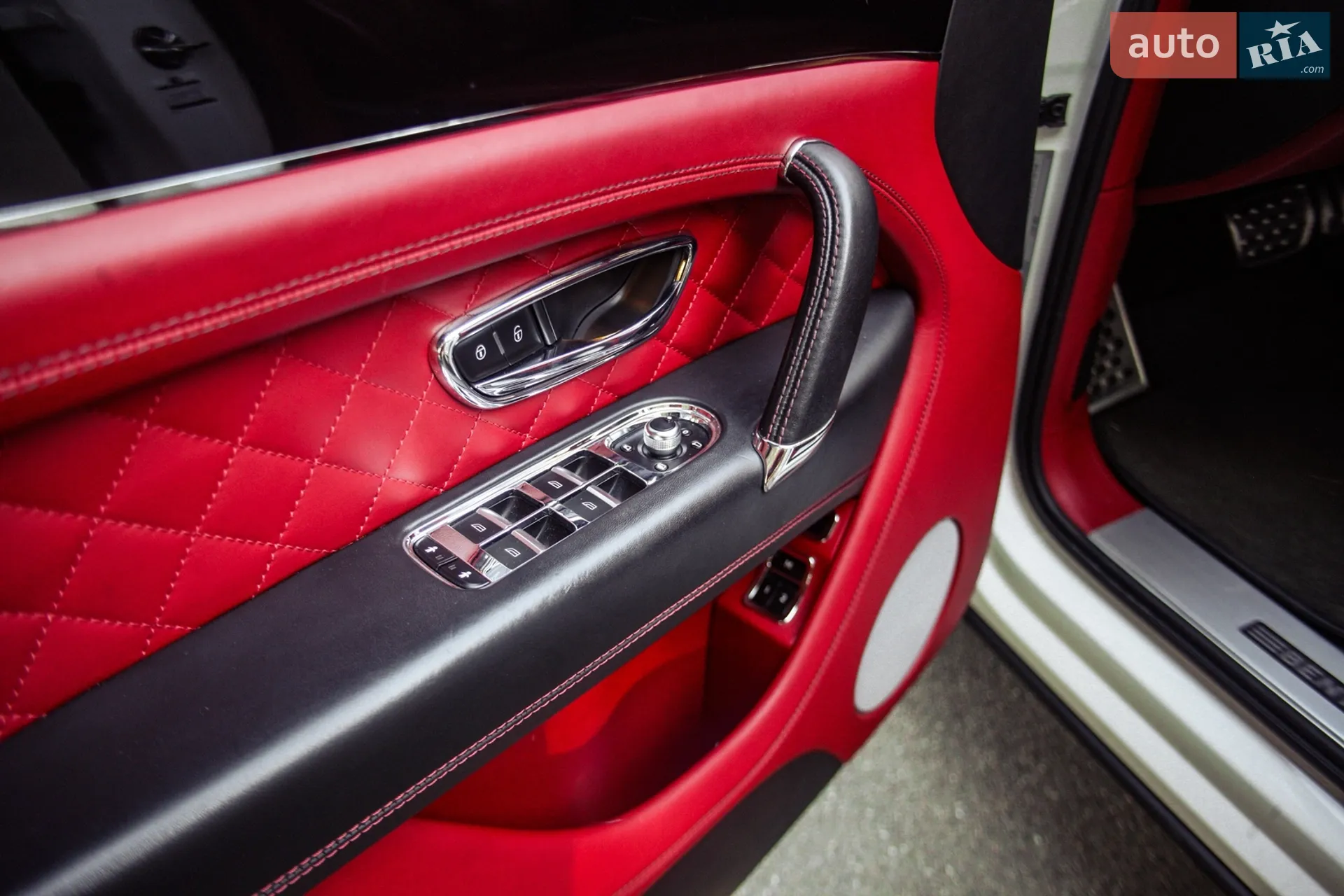 2017 Bentley Bentayga - мініатюра 37
