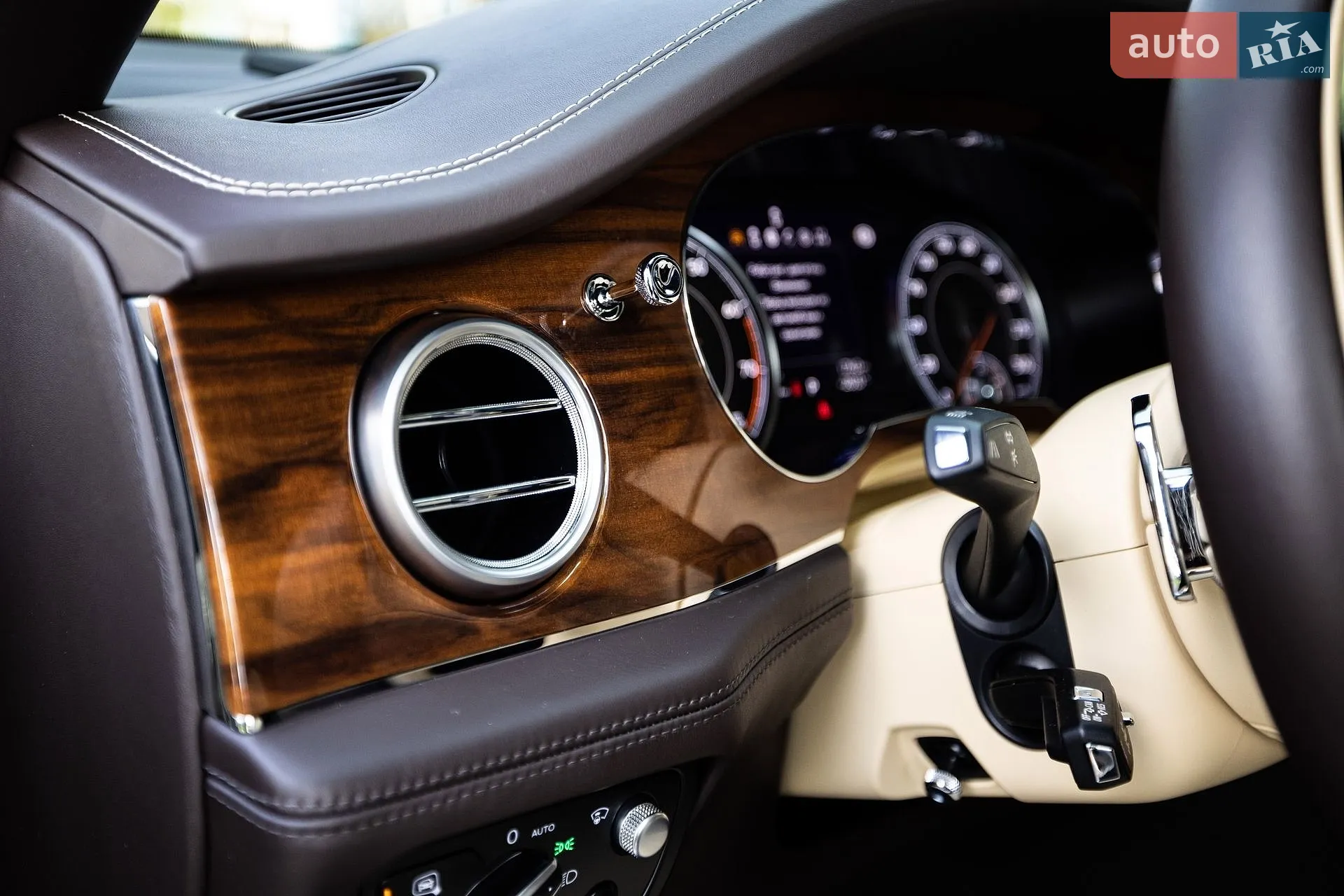 2017 Bentley Bentayga - мініатюра 43