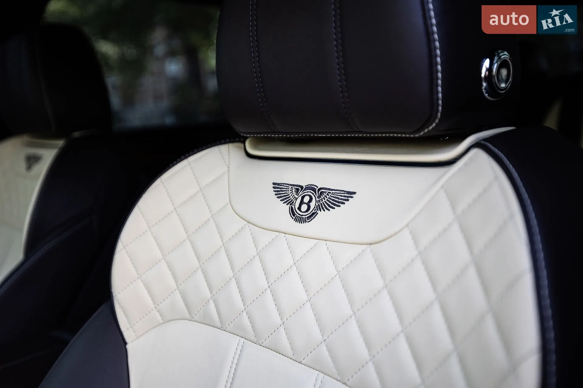 2017 Bentley Bentayga - мініатюра 60