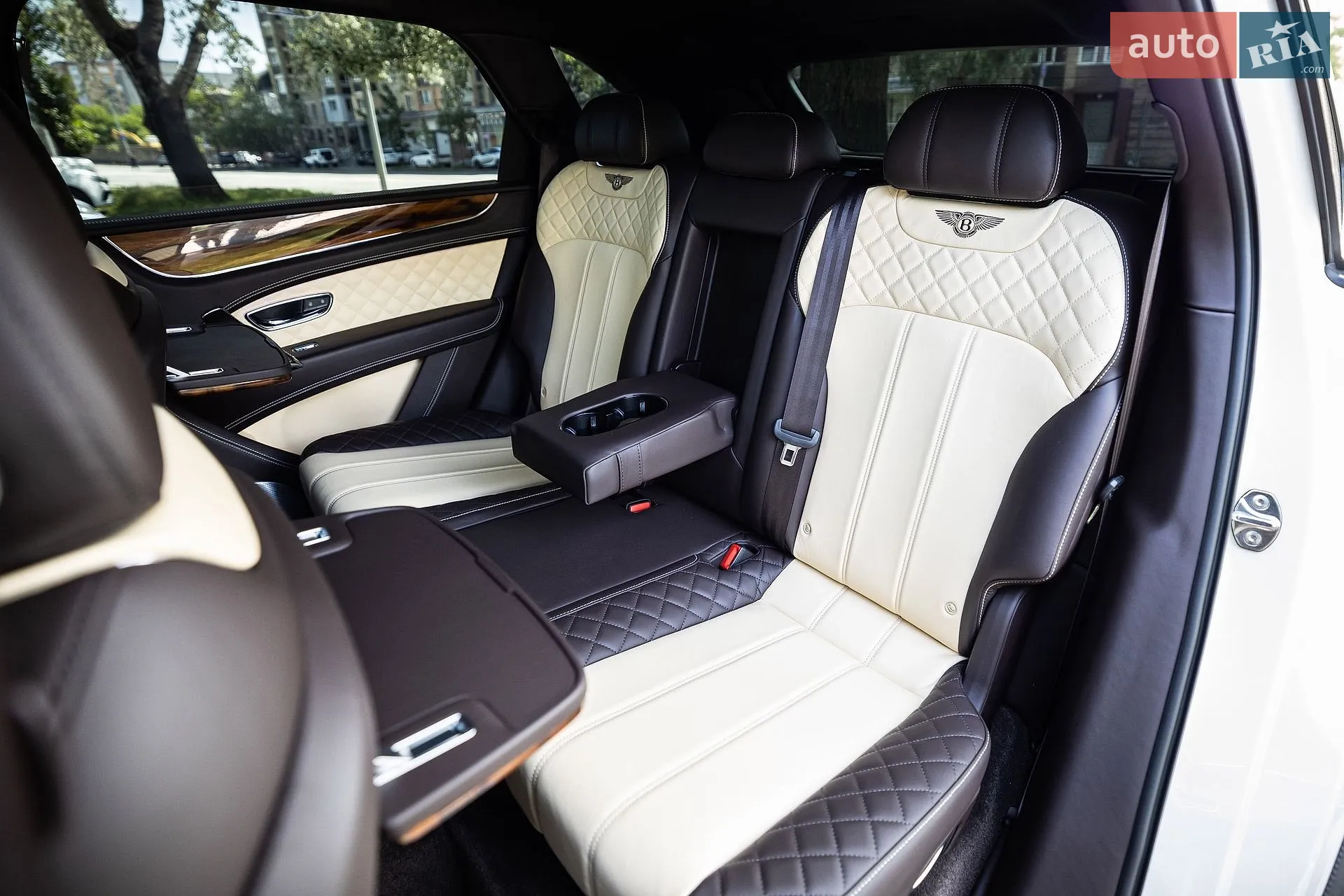 2017 Bentley Bentayga - мініатюра 71