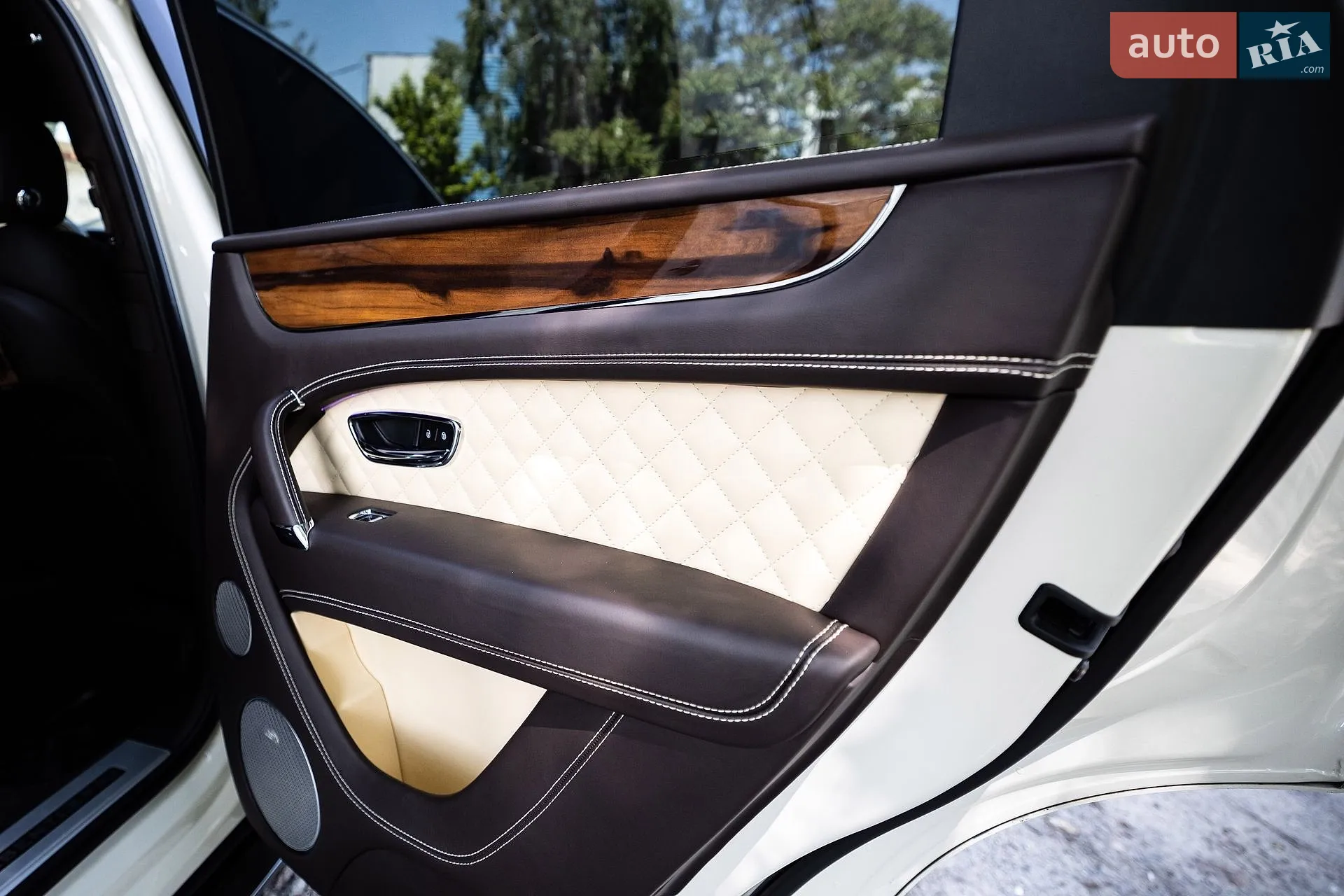 2017 Bentley Bentayga - мініатюра 77