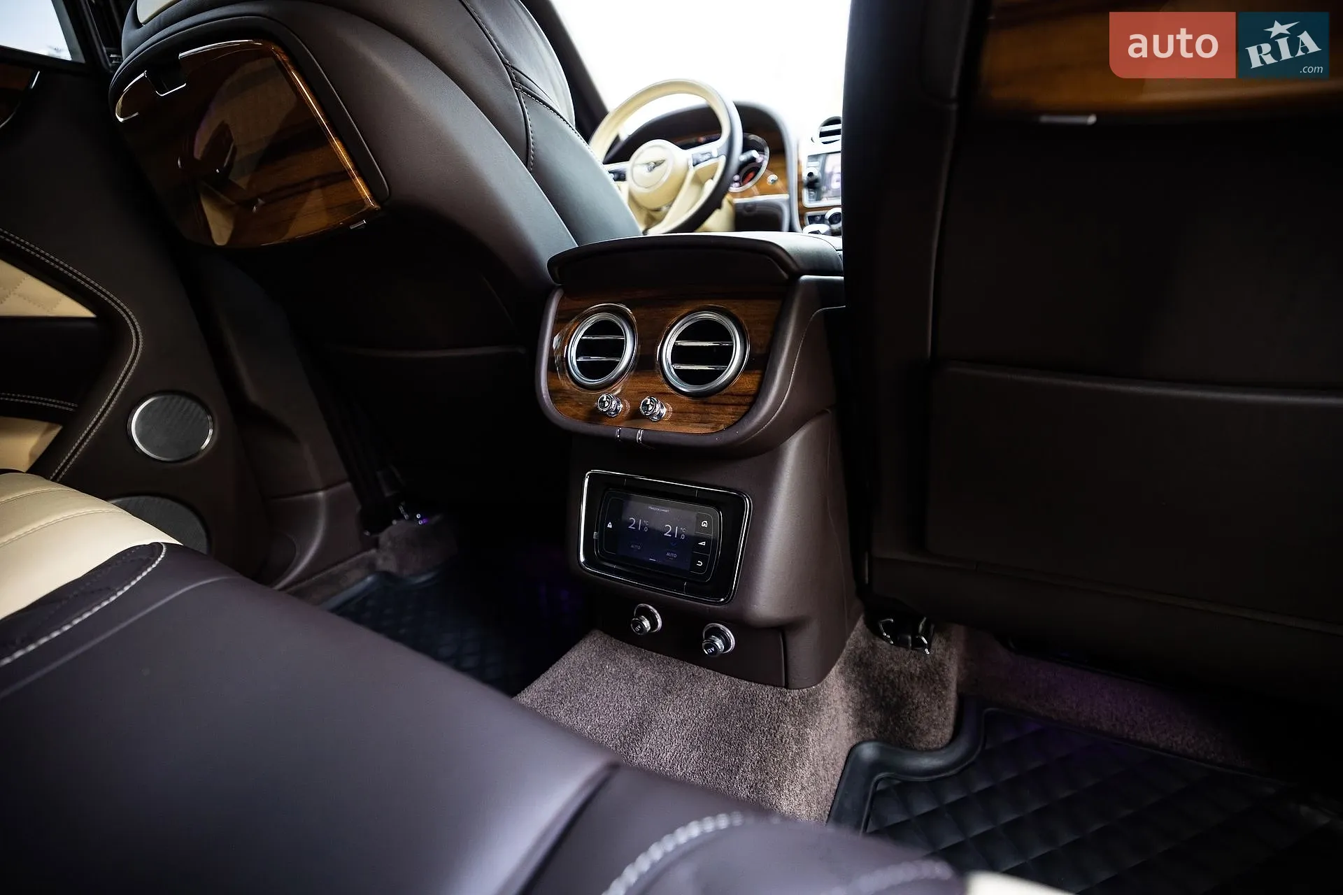 2017 Bentley Bentayga - мініатюра 76