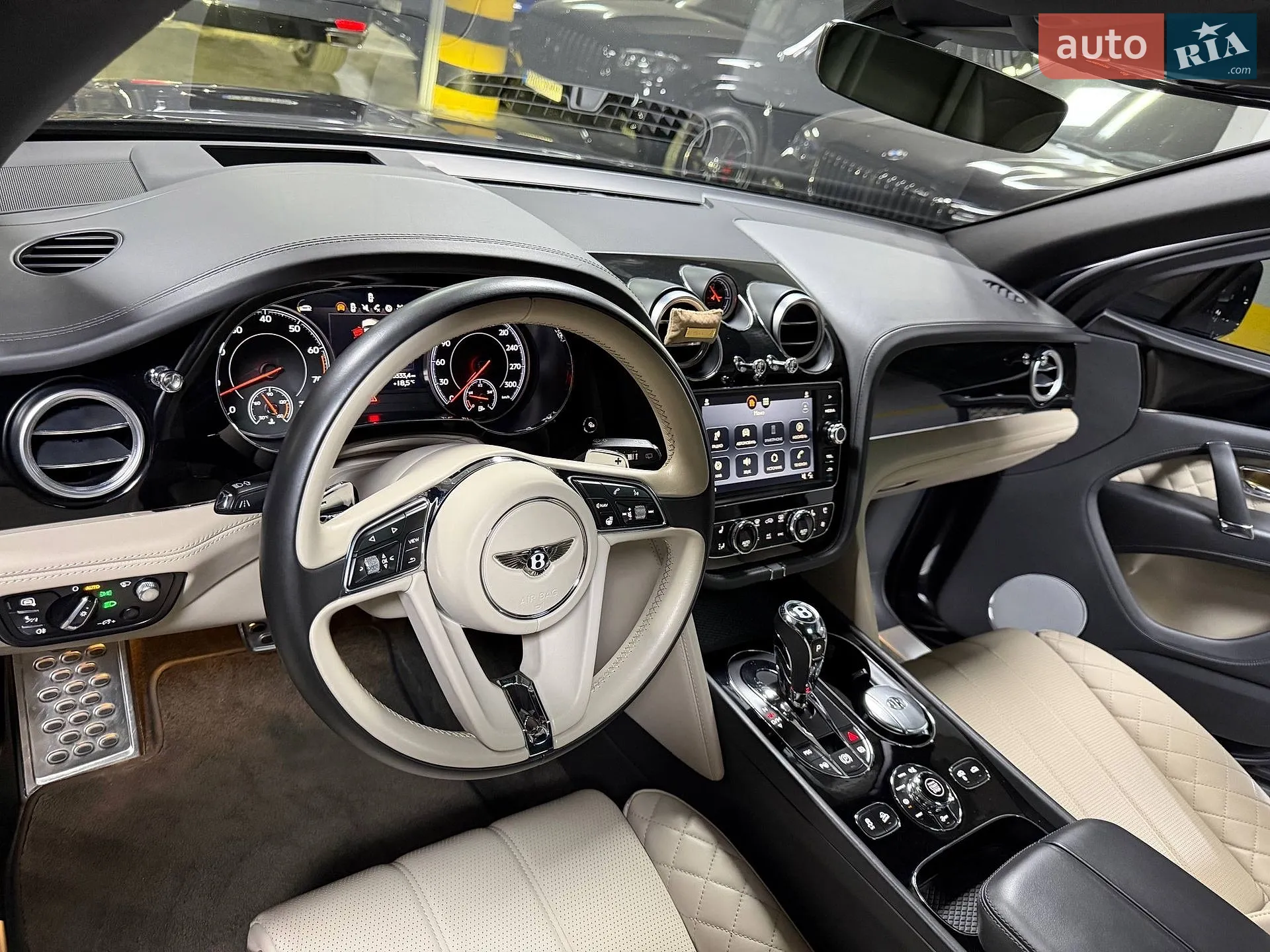 2016 Bentley Bentayga - мініатюра 47