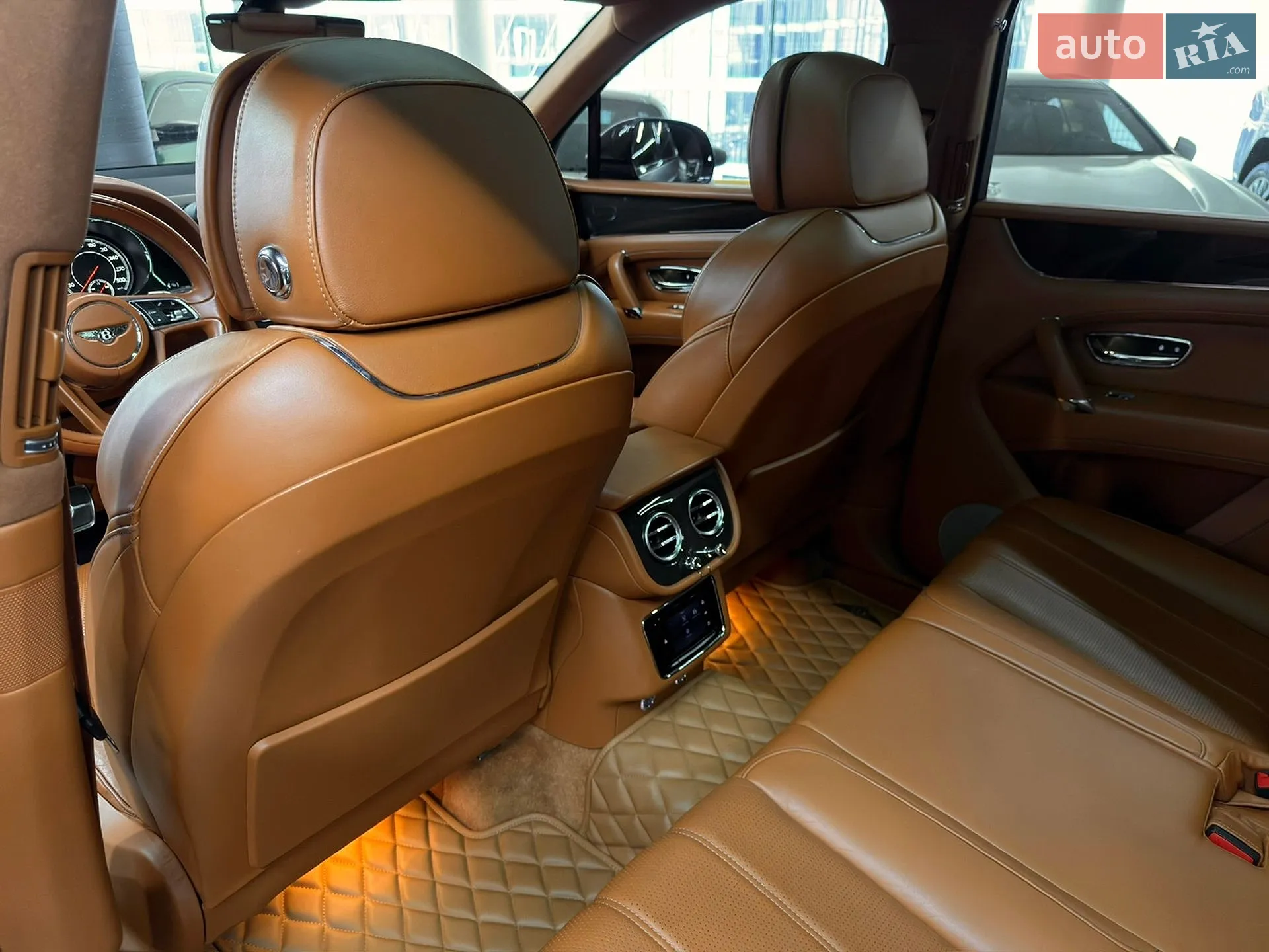 2018 Bentley Bentayga - мініатюра 25
