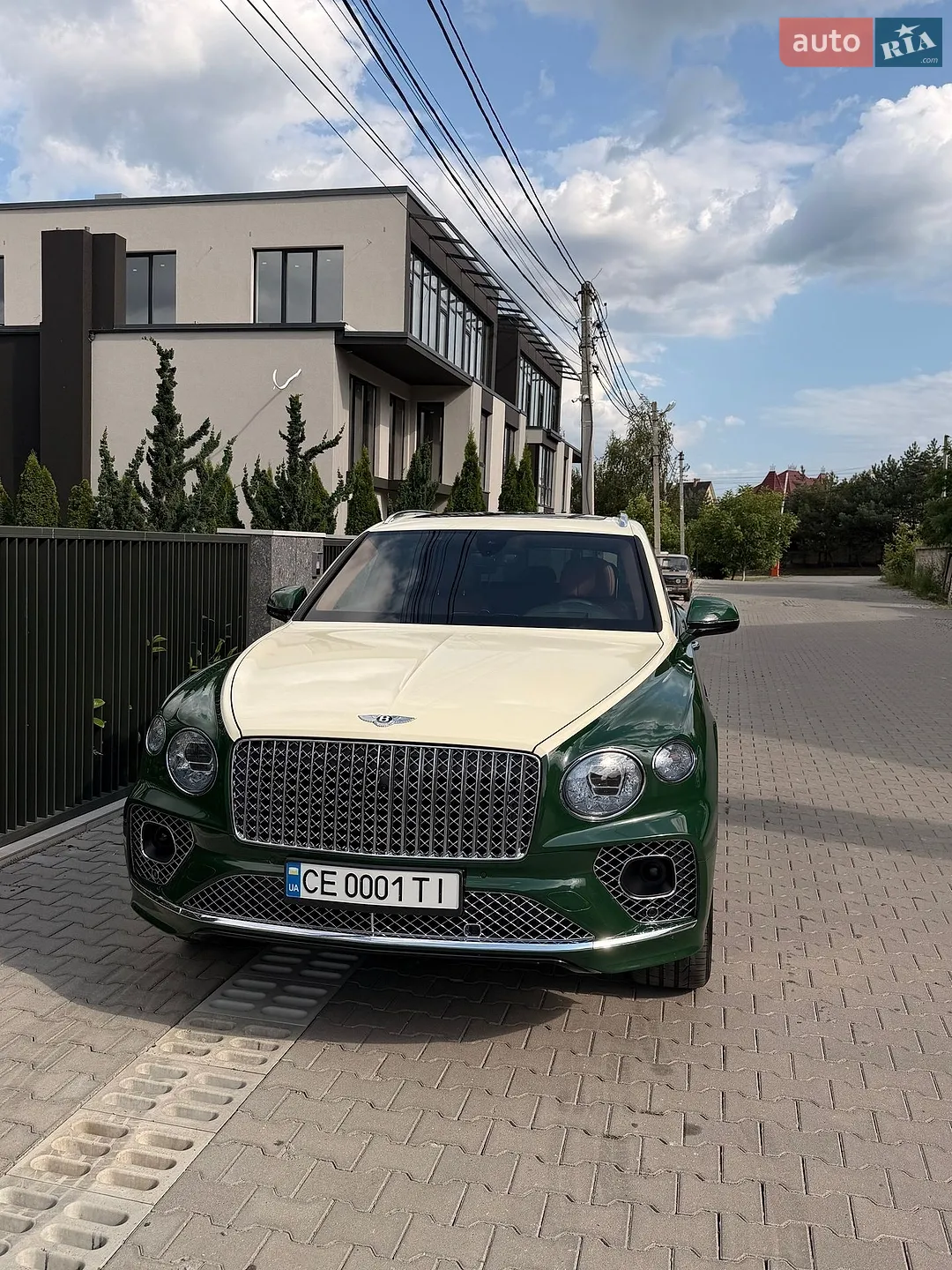 2022 Bentley Bentayga - мініатюра 2
