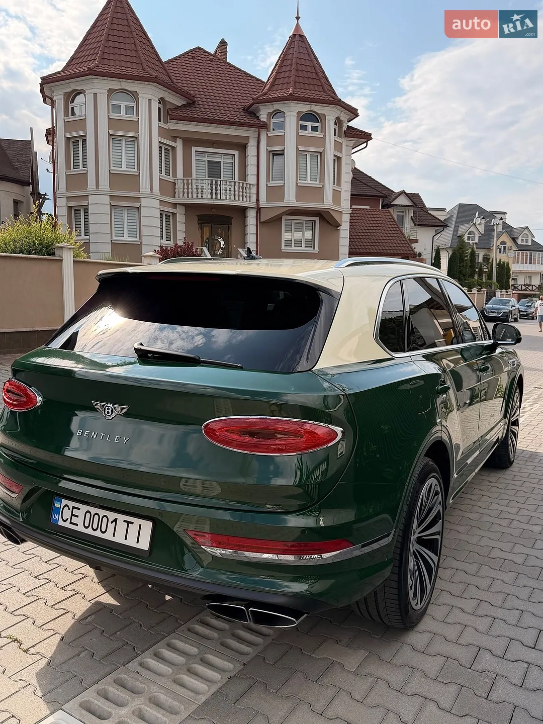 2022 Bentley Bentayga - мініатюра 3