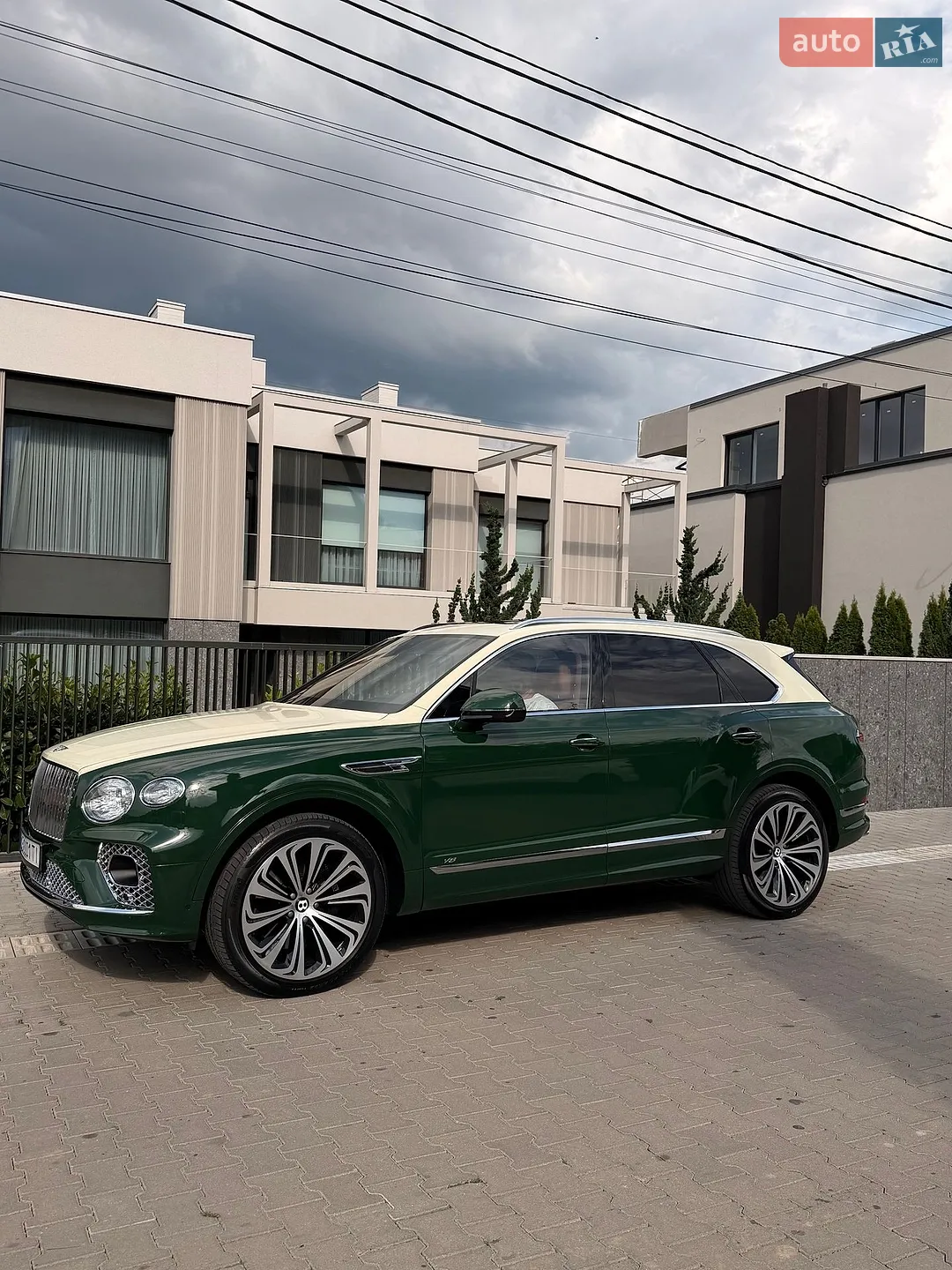 2022 Bentley Bentayga - мініатюра 9