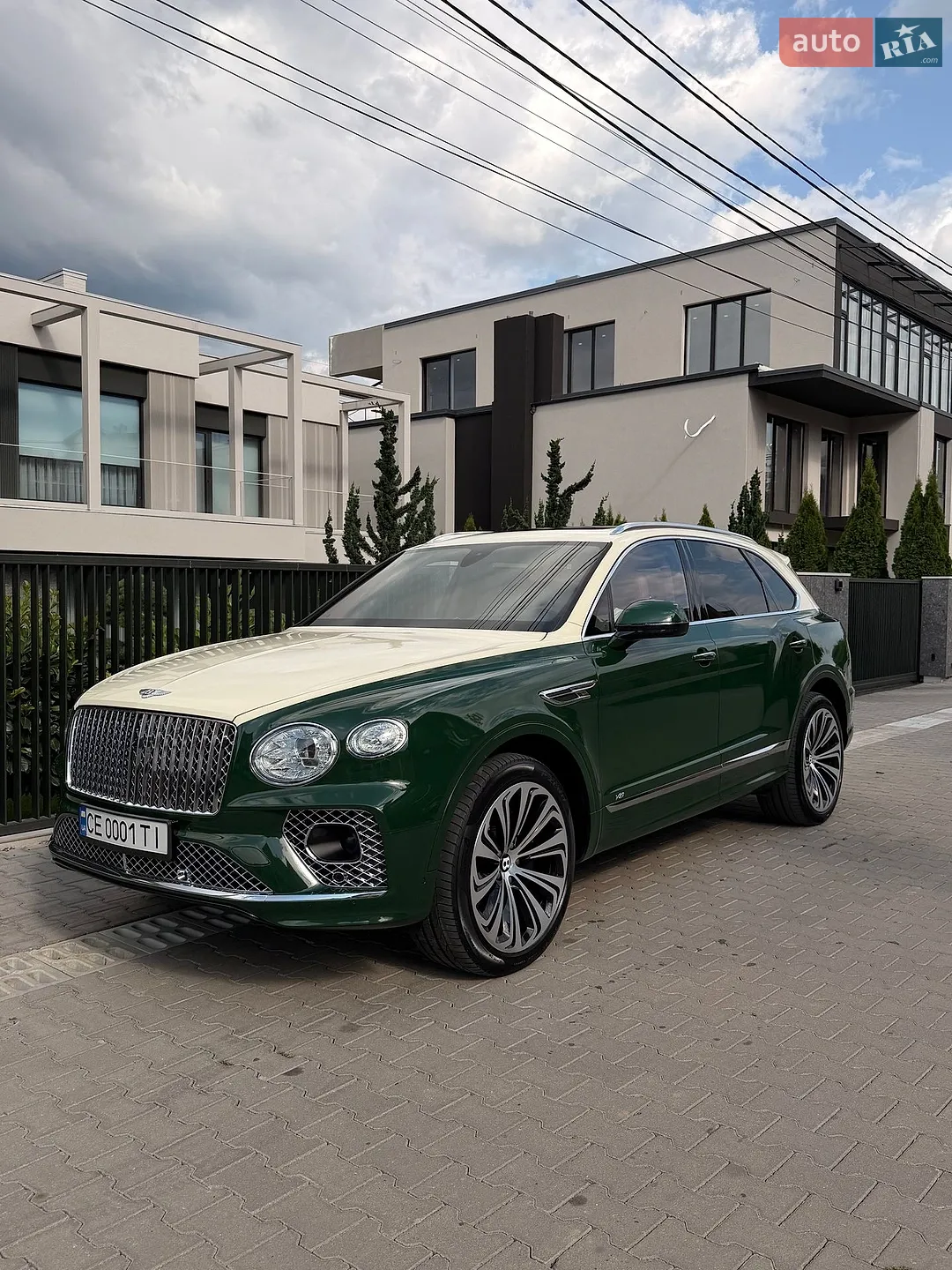 2022 Bentley Bentayga - мініатюра 10