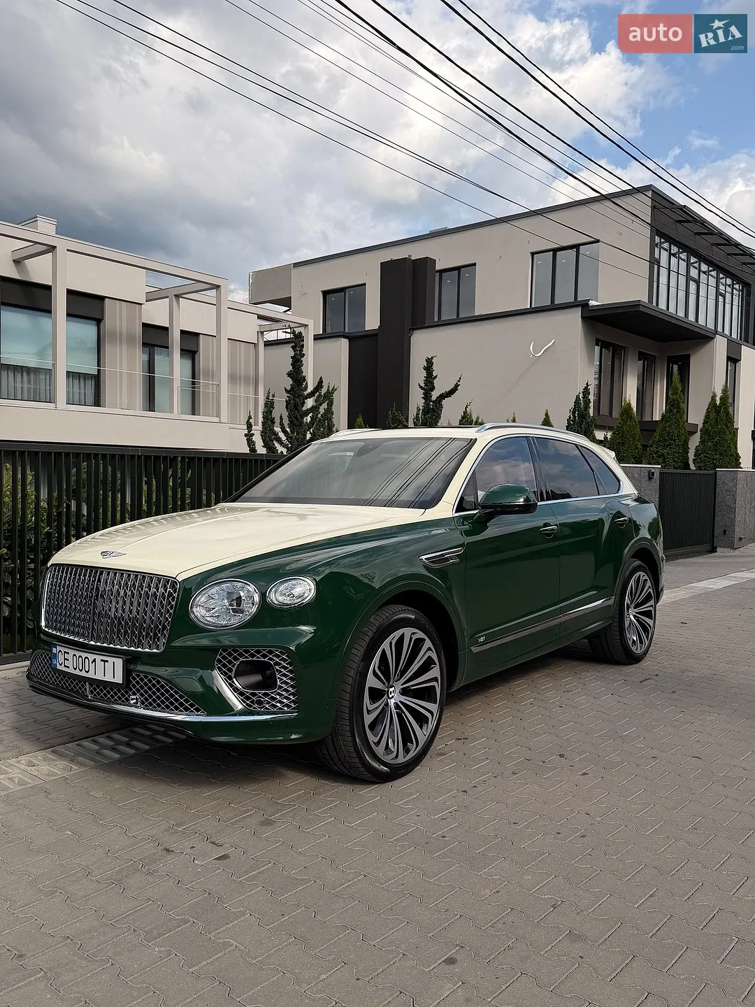 2022 Bentley Bentayga - мініатюра 11