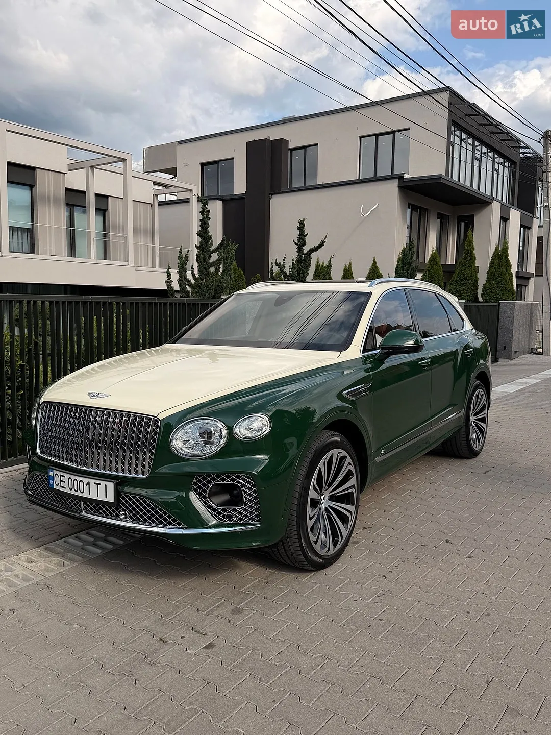 2022 Bentley Bentayga - мініатюра 13