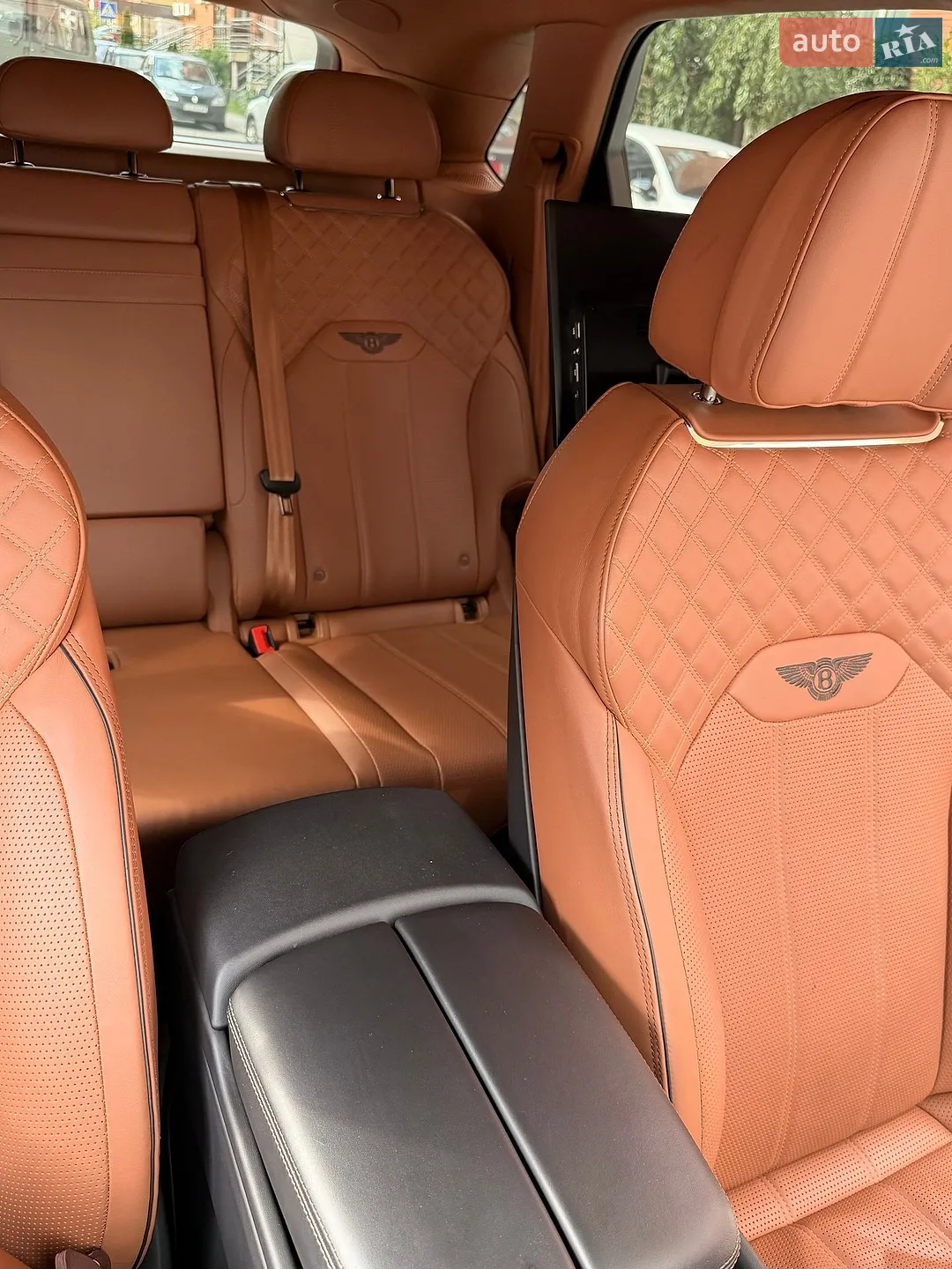 2022 Bentley Bentayga - мініатюра 20
