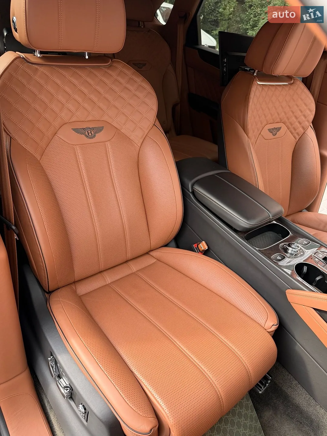 2022 Bentley Bentayga - мініатюра 19