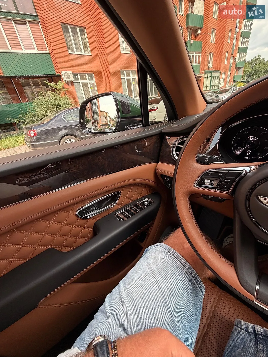 2022 Bentley Bentayga - мініатюра 23