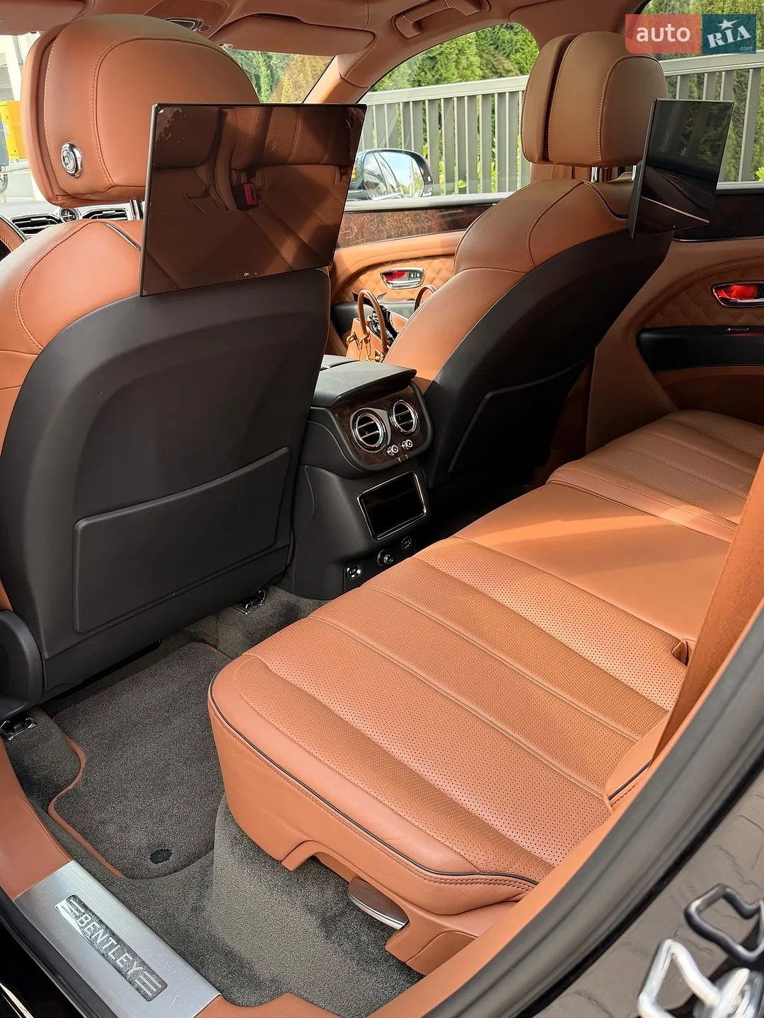 2022 Bentley Bentayga - мініатюра 24