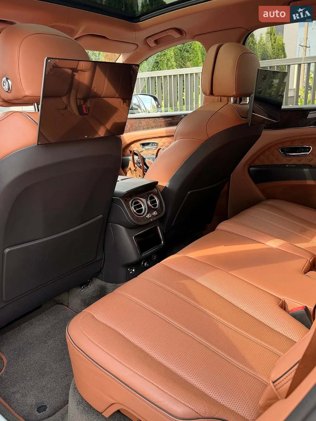 2022 Bentley Bentayga - мініатюра 25