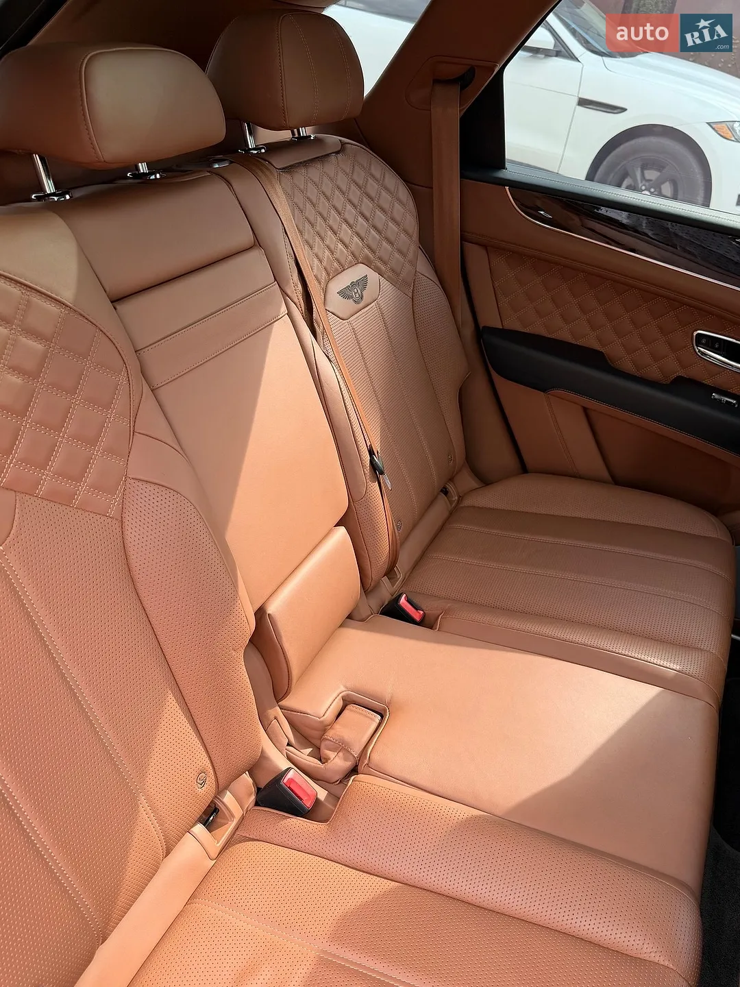 2022 Bentley Bentayga - мініатюра 27