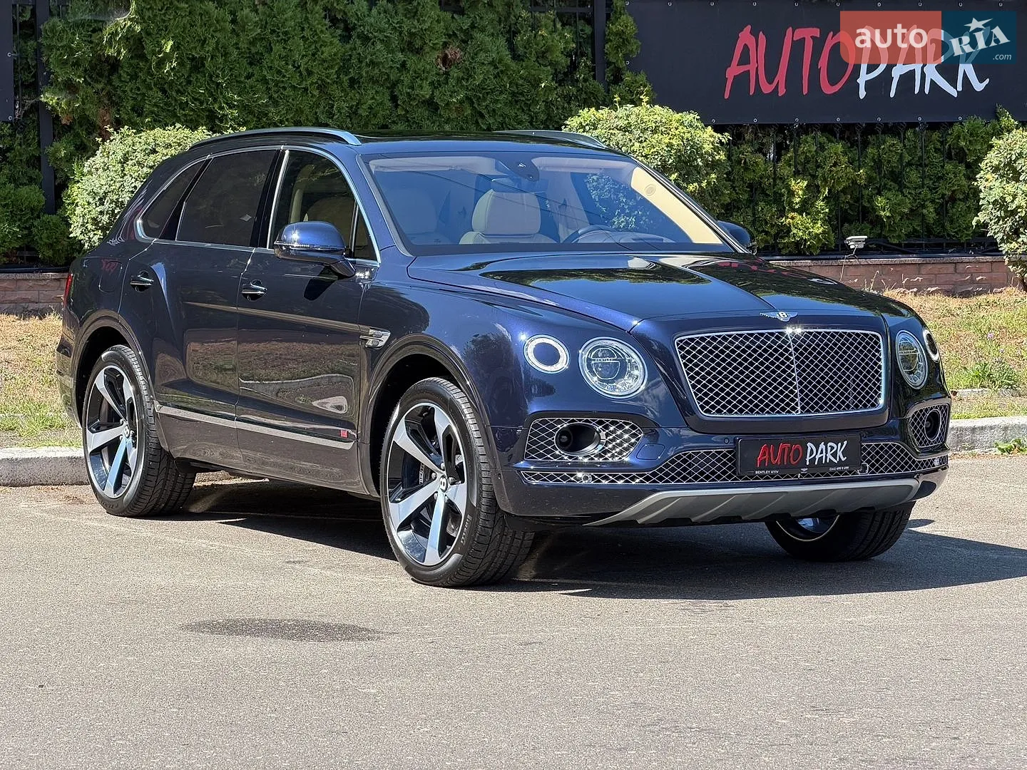 2016 Bentley Bentayga - мініатюра 3