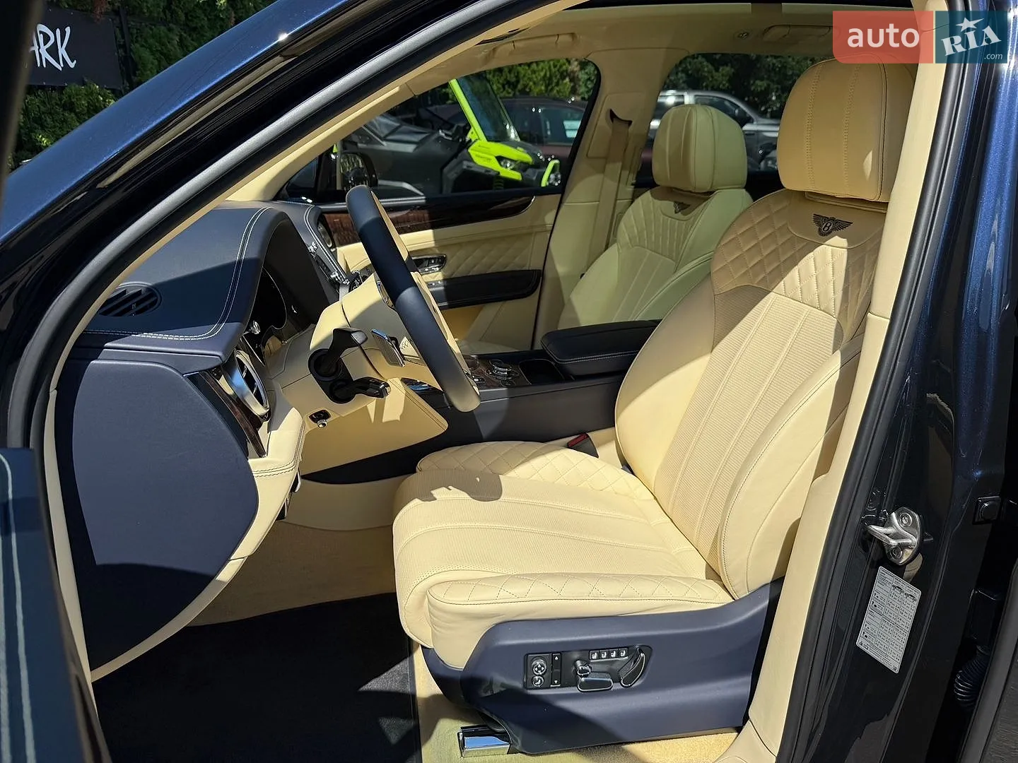 2016 Bentley Bentayga - мініатюра 18
