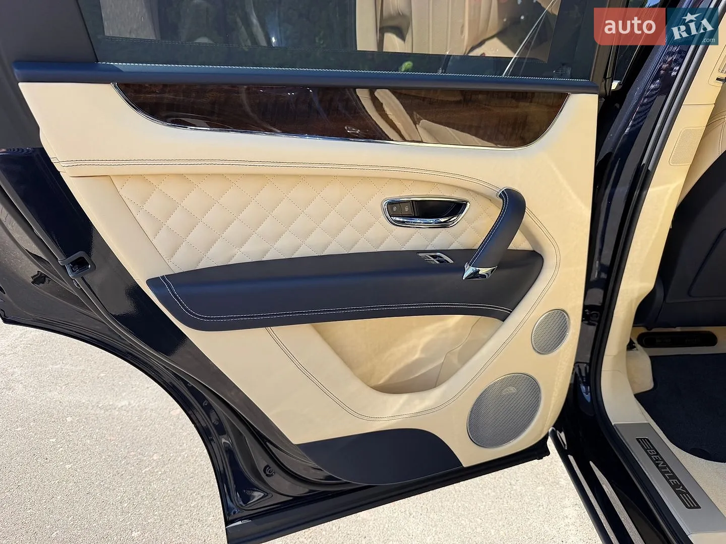 2016 Bentley Bentayga - мініатюра 22