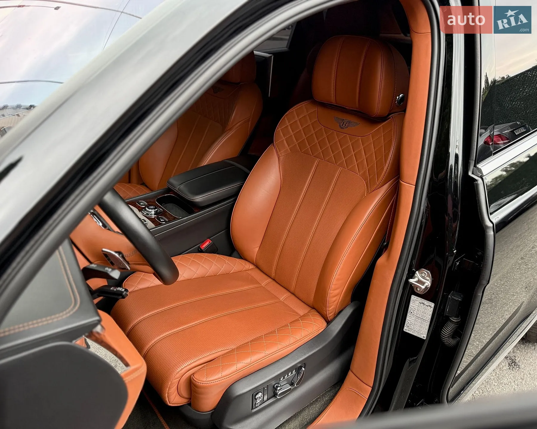 2018 Bentley Bentayga - мініатюра 11