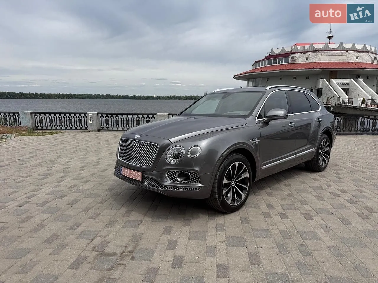2016 Bentley Bentayga - мініатюра 3