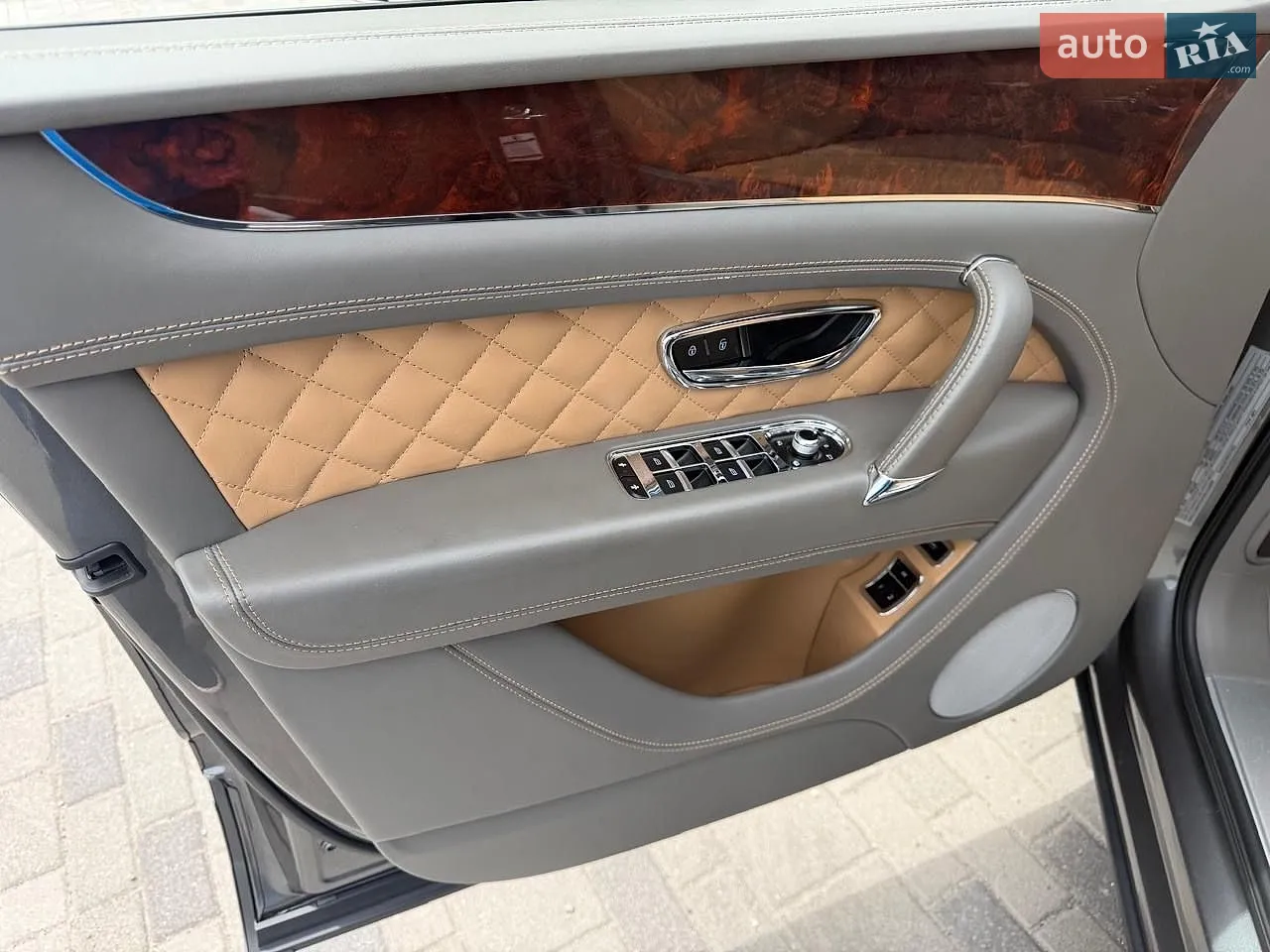 2016 Bentley Bentayga - мініатюра 13