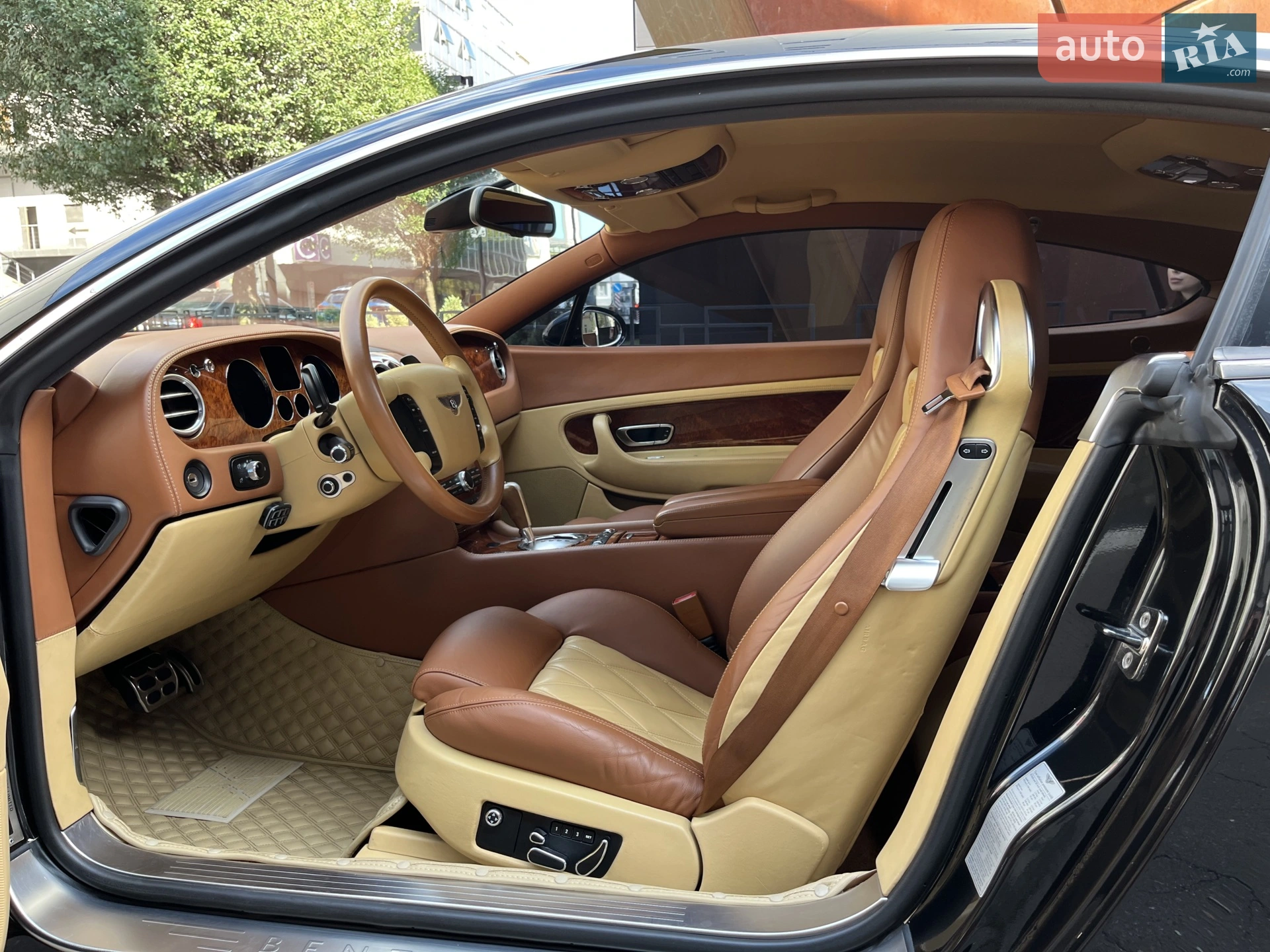 Bentley Continental 2005 VIN SCBCE63W75C030350 фото оголошення 31 з 54
