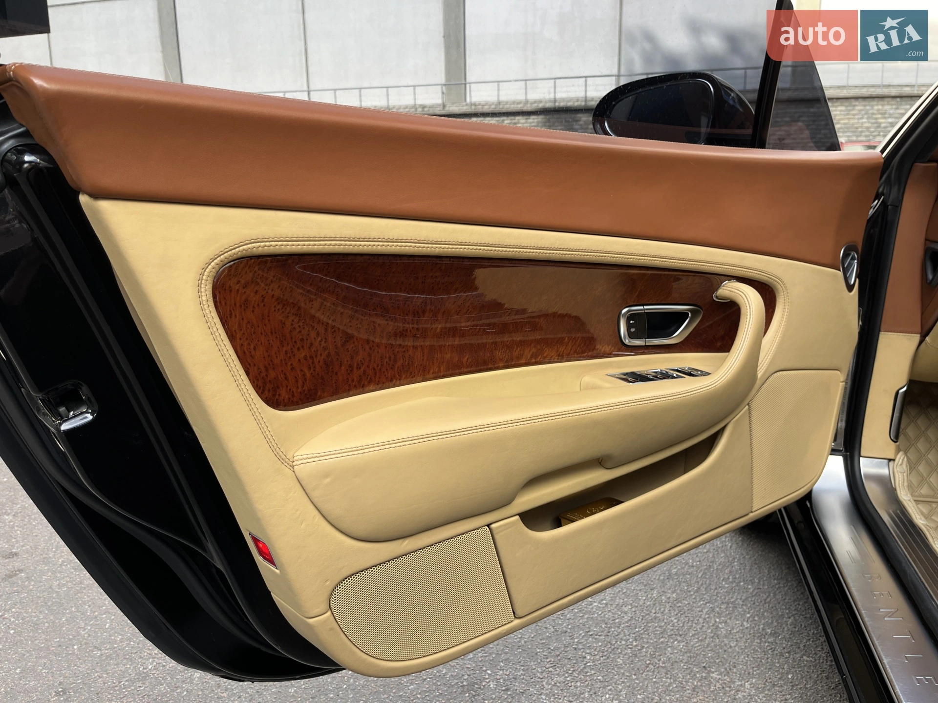 Bentley Continental 2005 VIN SCBCE63W75C030350 фото оголошення 40 з 54
