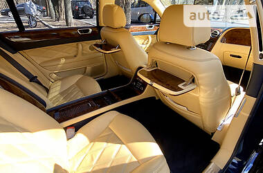 Седан Bentley Flying Spur 2010 в 
