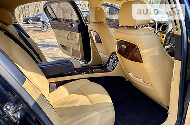 Седан Bentley Flying Spur 2010 в 