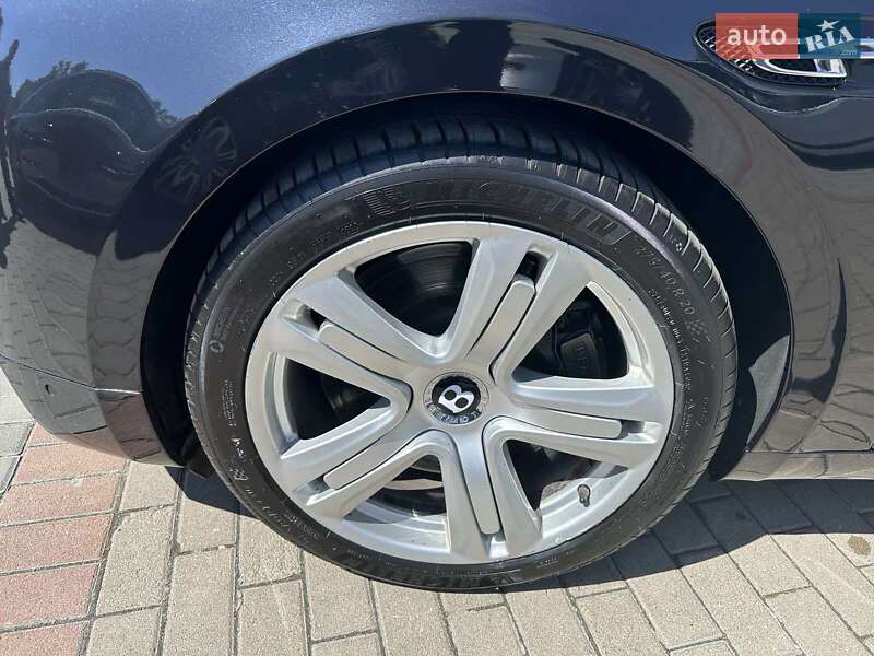 Лімузин Bentley Flying Spur 2014 в Києві