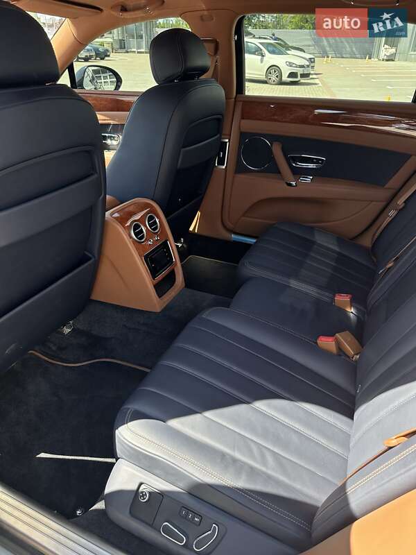 Лімузин Bentley Flying Spur 2014 в Києві