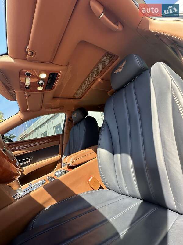 Лімузин Bentley Flying Spur 2014 в Києві