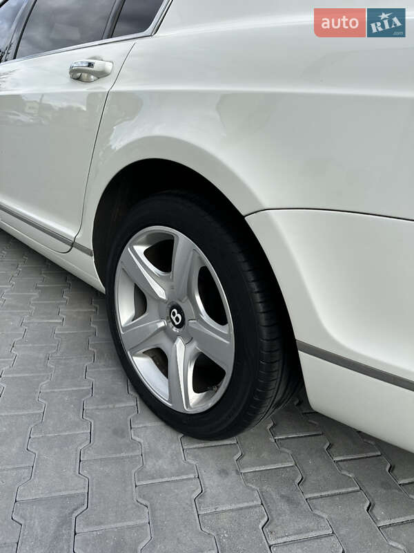 Седан Bentley Flying Spur 2008 в Тячеві