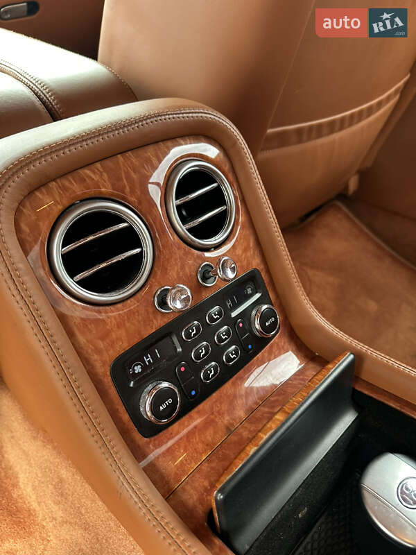 Седан Bentley Flying Spur 2008 в Тячеві