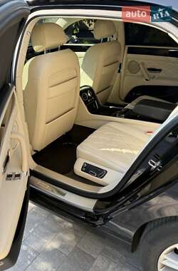 Седан Bentley Flying Spur 2013 в 