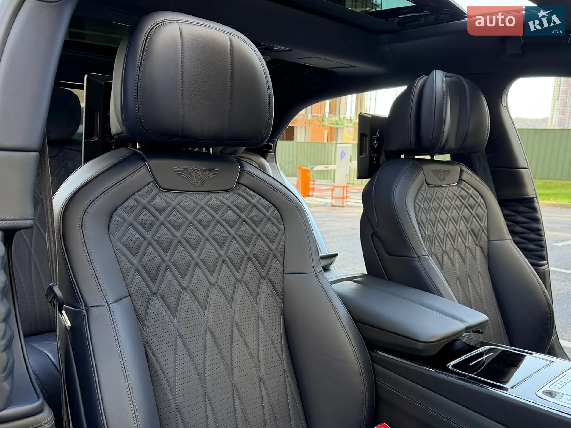 2022 Bentley Flying Spur - мініатюра 53