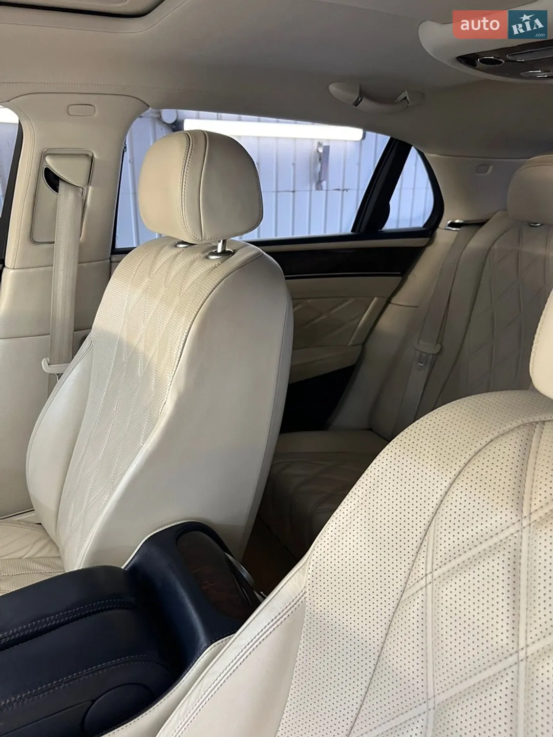 2015 Bentley Flying Spur - мініатюра 23