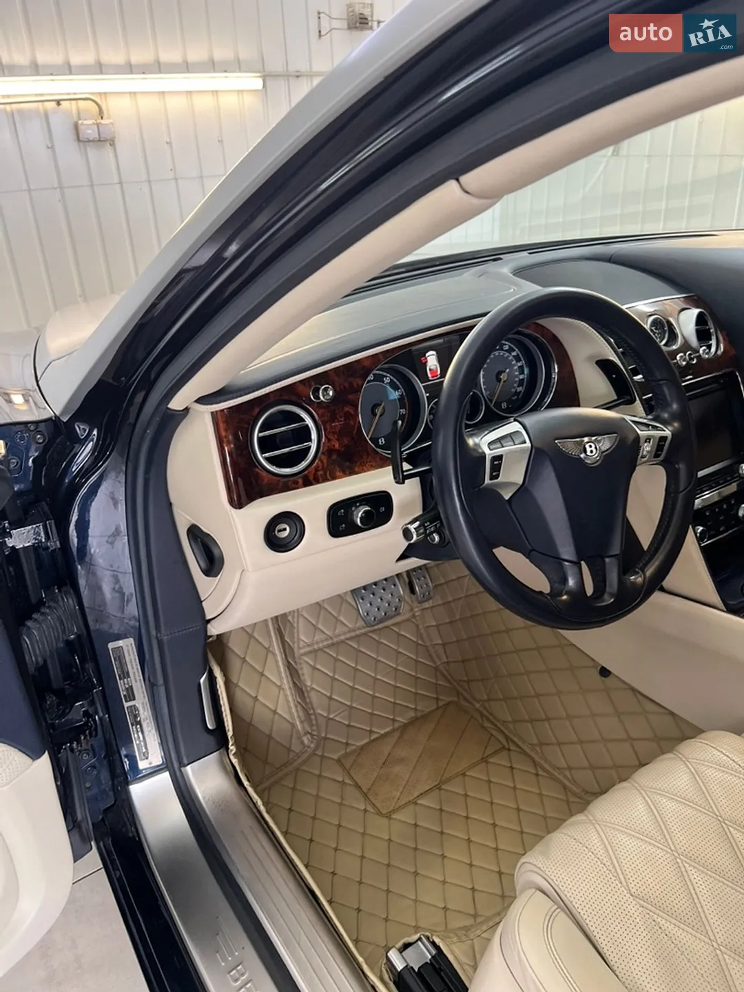 2015 Bentley Flying Spur - мініатюра 27