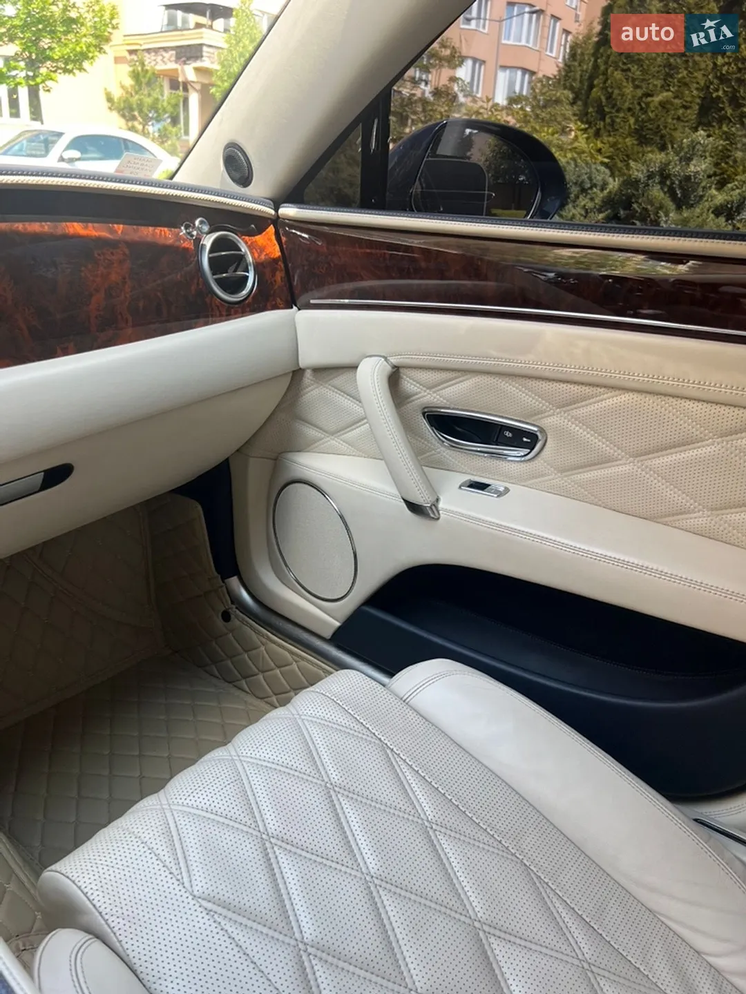 2015 Bentley Flying Spur - мініатюра 32