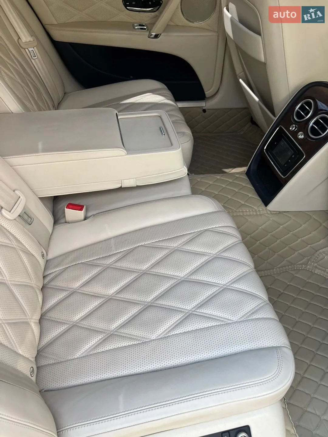 2015 Bentley Flying Spur - мініатюра 38