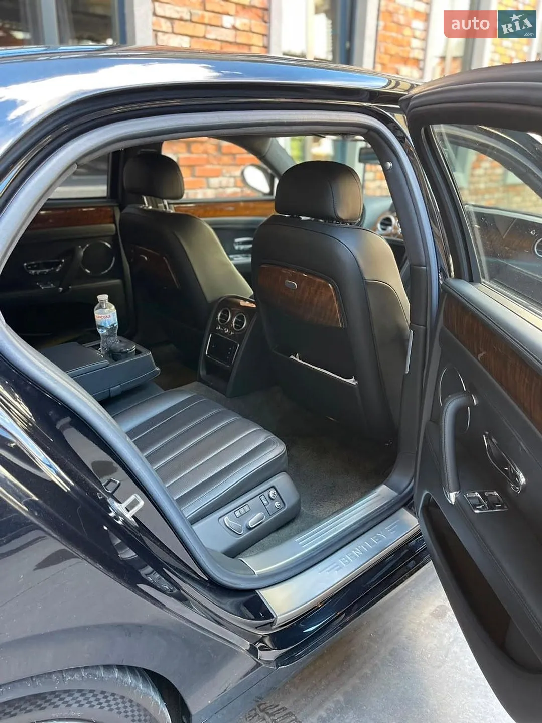 2015 Bentley Flying Spur - мініатюра 23