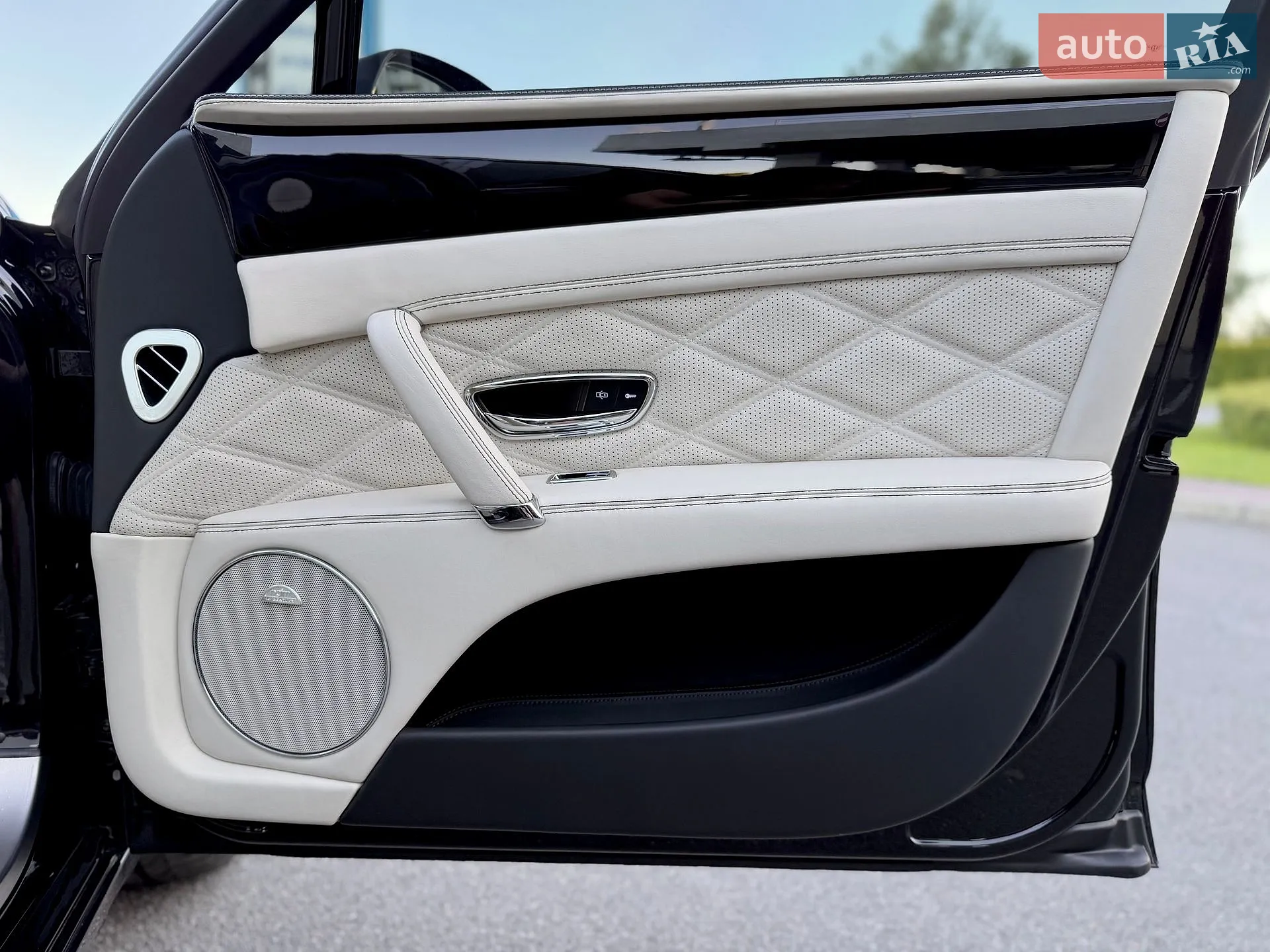 2013 Bentley Flying Spur - мініатюра 30