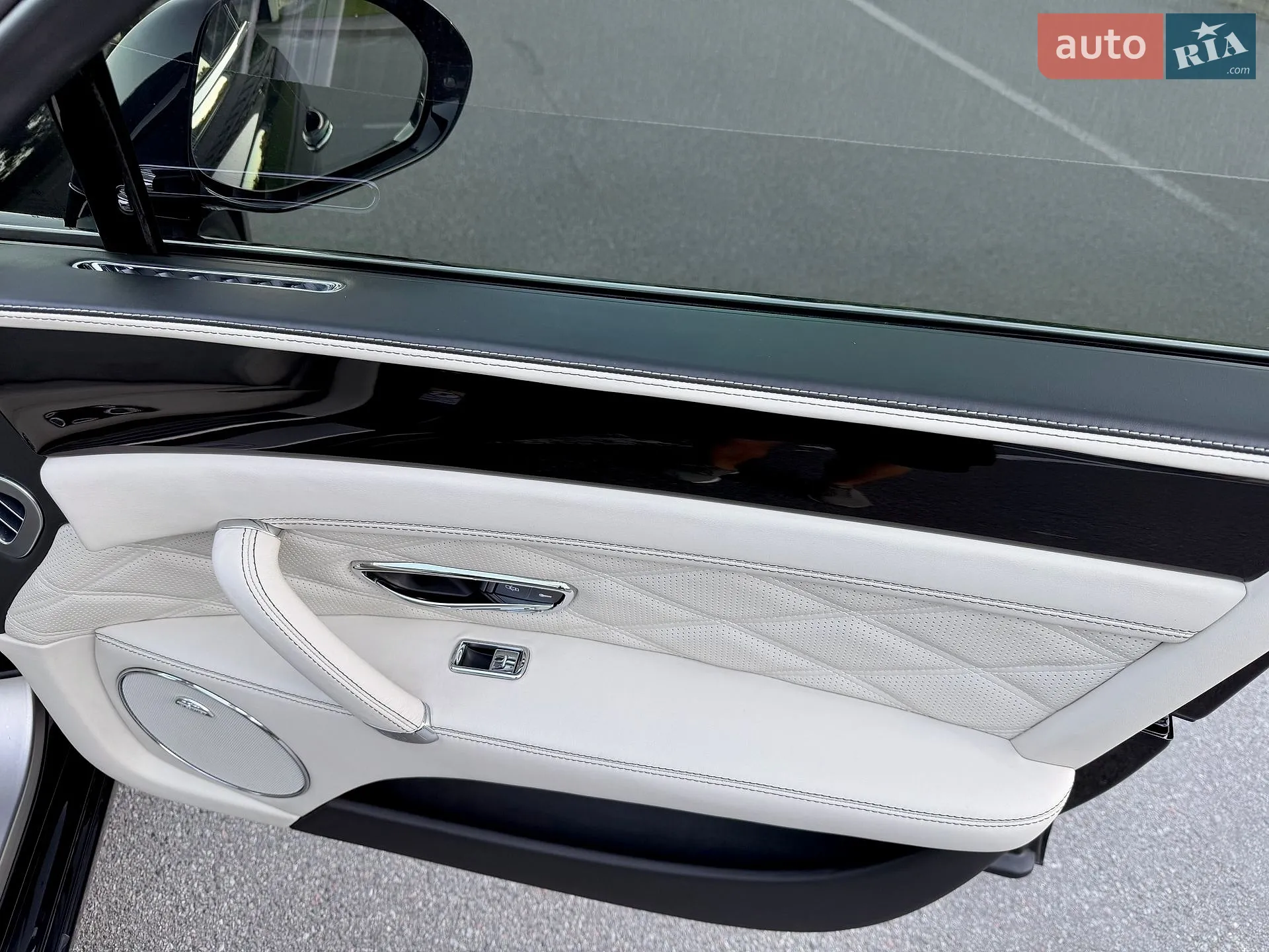 2013 Bentley Flying Spur - мініатюра 32