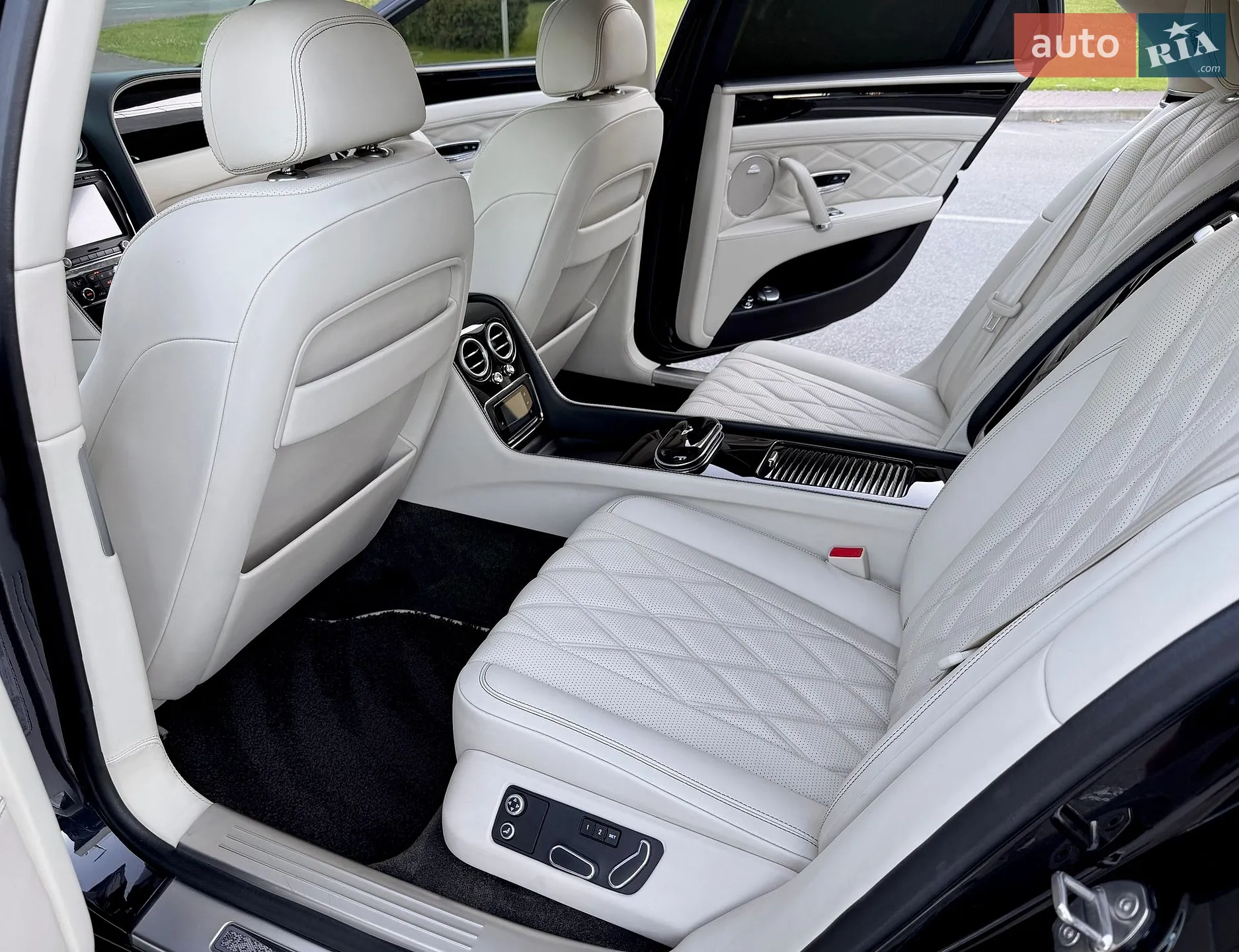 2013 Bentley Flying Spur - мініатюра 55