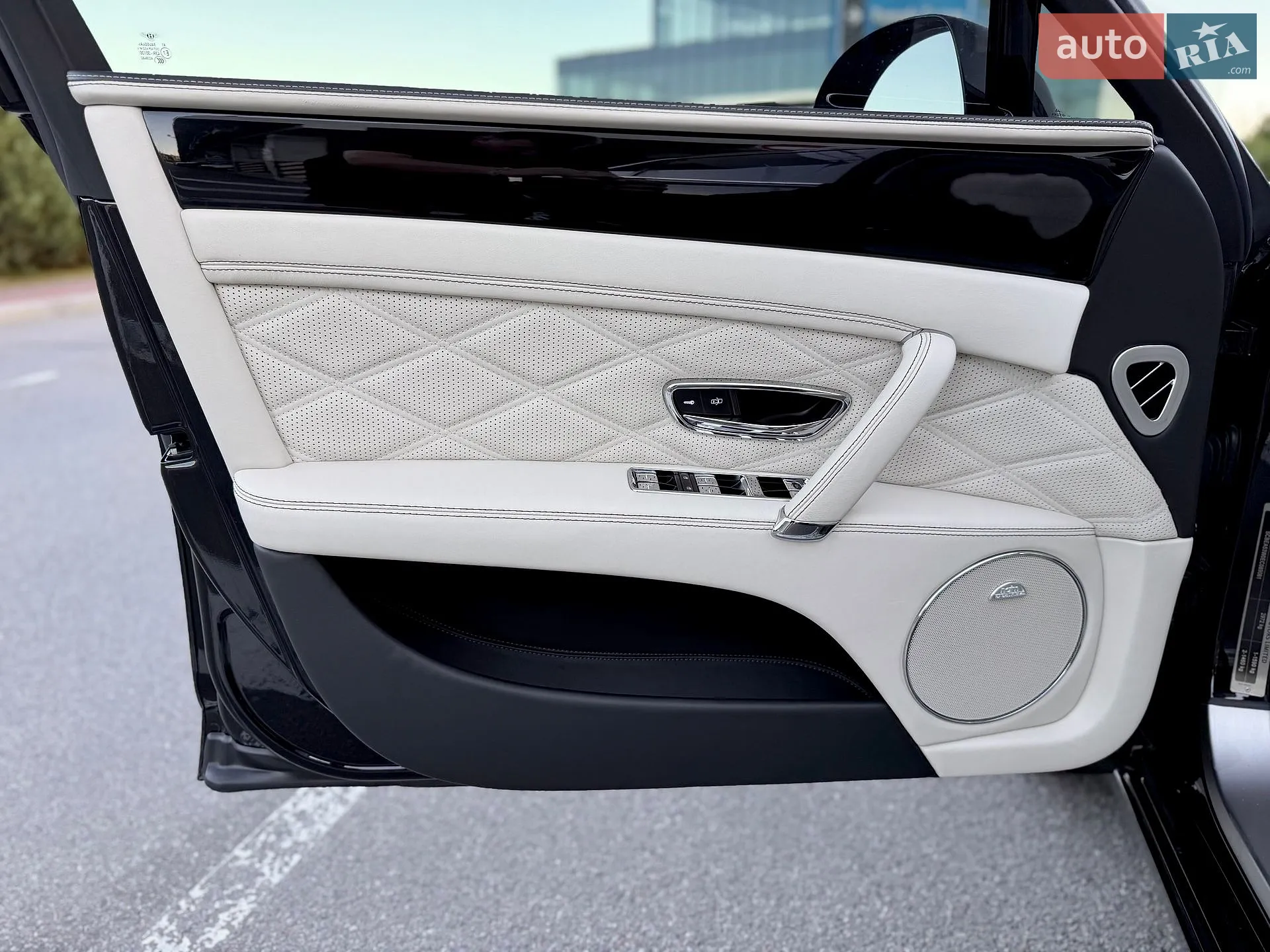 2013 Bentley Flying Spur - мініатюра 61