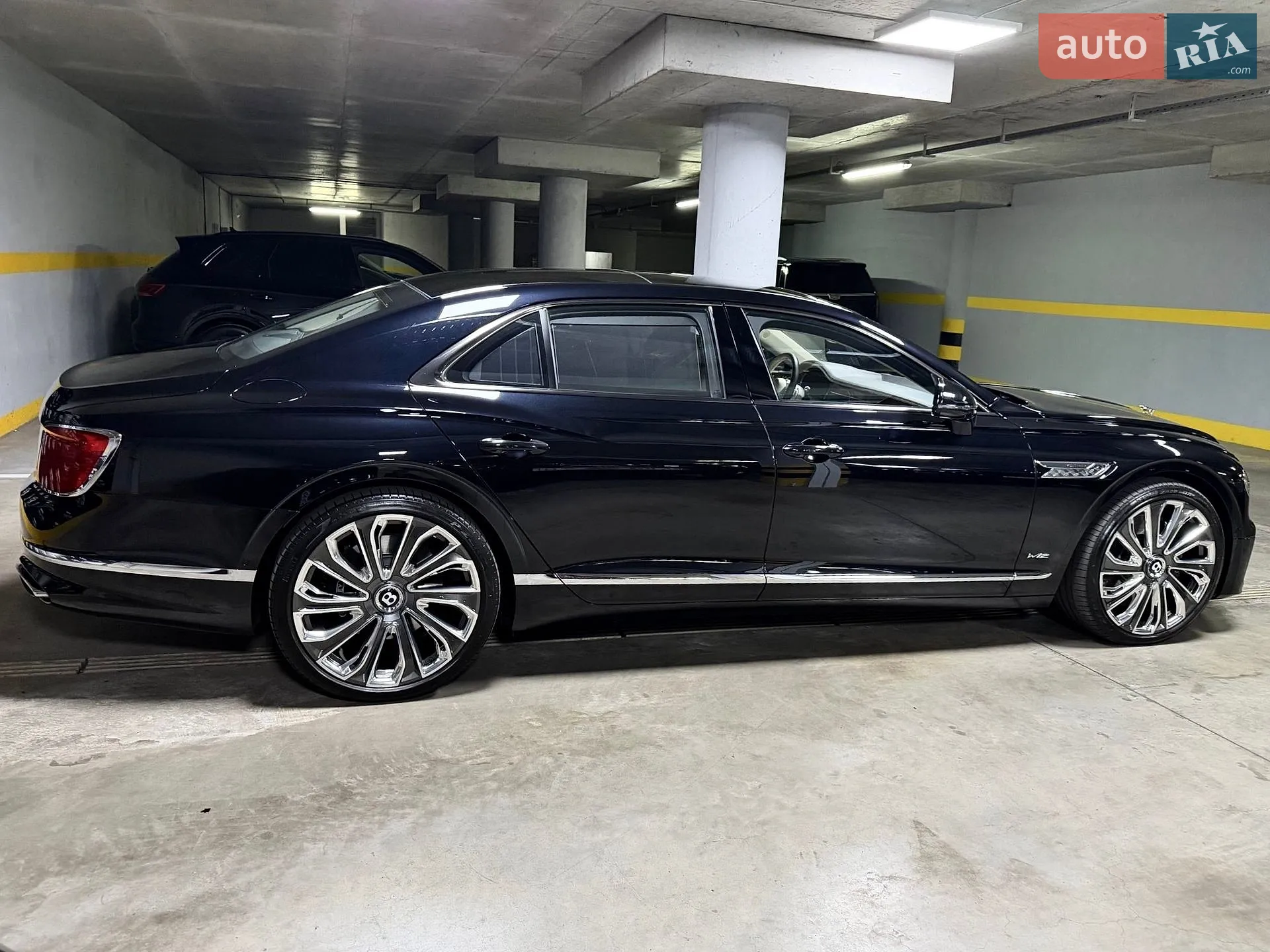 2020 Bentley Flying Spur - мініатюра 10