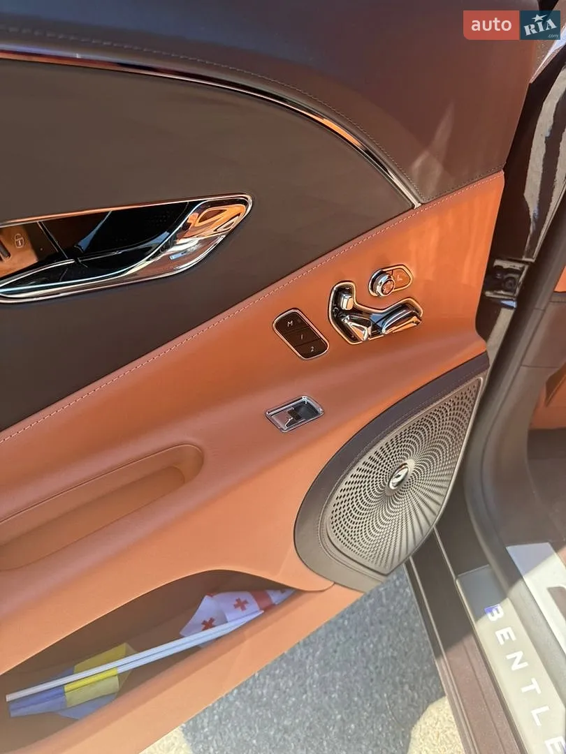 2021 Bentley Flying Spur - мініатюра 16